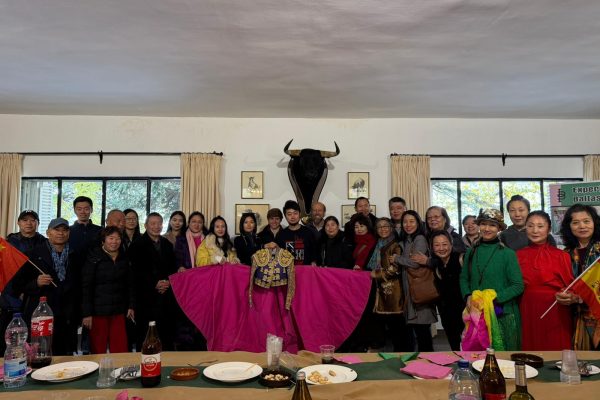 Representantes de la comunidad china en Madrid visitan la ganadería Baltasar Ibán
