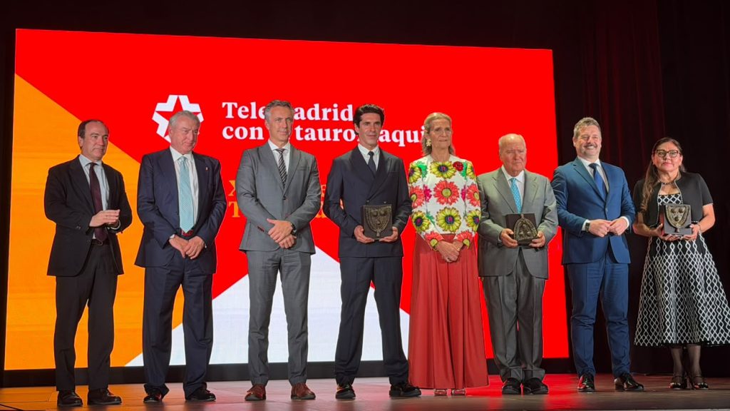 Victoriano del Río recogió el Premio Telemadrid al toro más bravo de San Isidro 2026