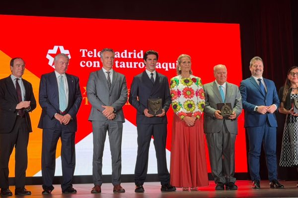 Victoriano del Río recogió el Premio Telemadrid al toro más bravo de San Isidro 2026